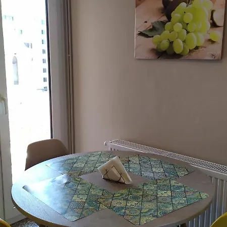 Julie's Sunshine Apartament