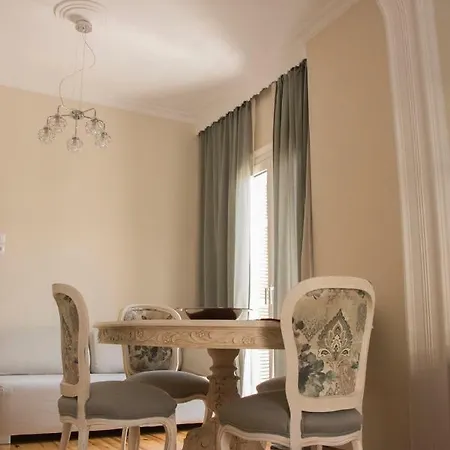 Julie's Sunshine Apartament